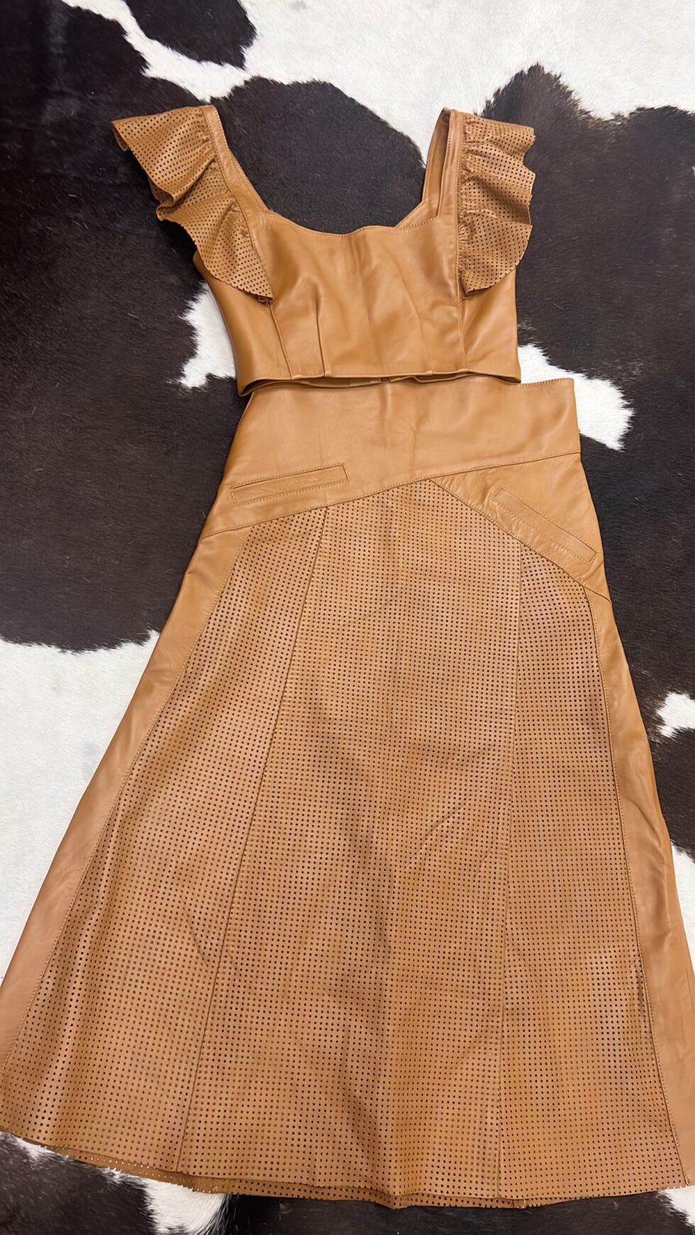 Conjunto Cropped Detalhe Babados e Saia Midi Detalhe Perfuro - Imagem 2