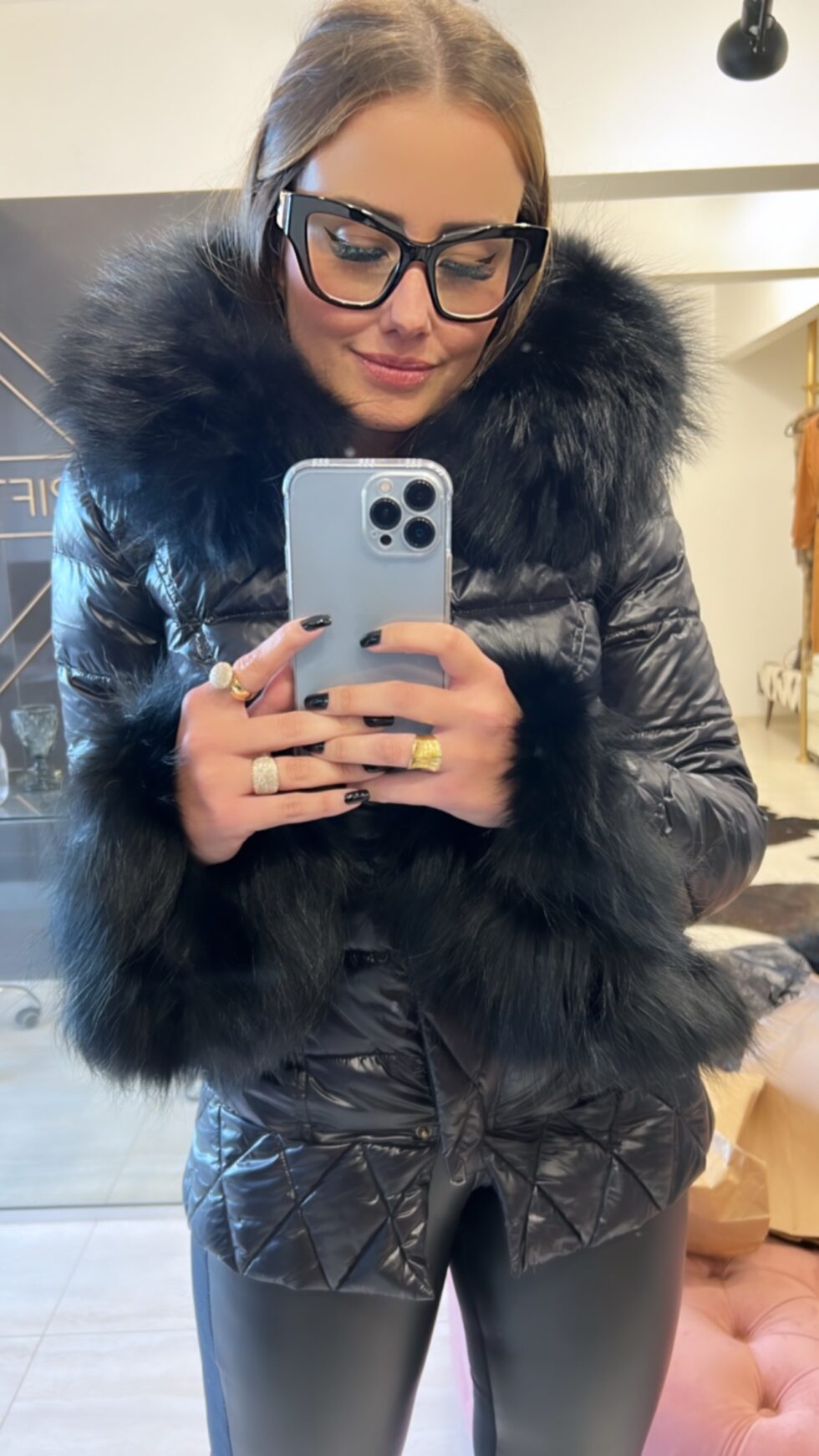 Casaco Impermeável com Pele Preto - Imagem 2