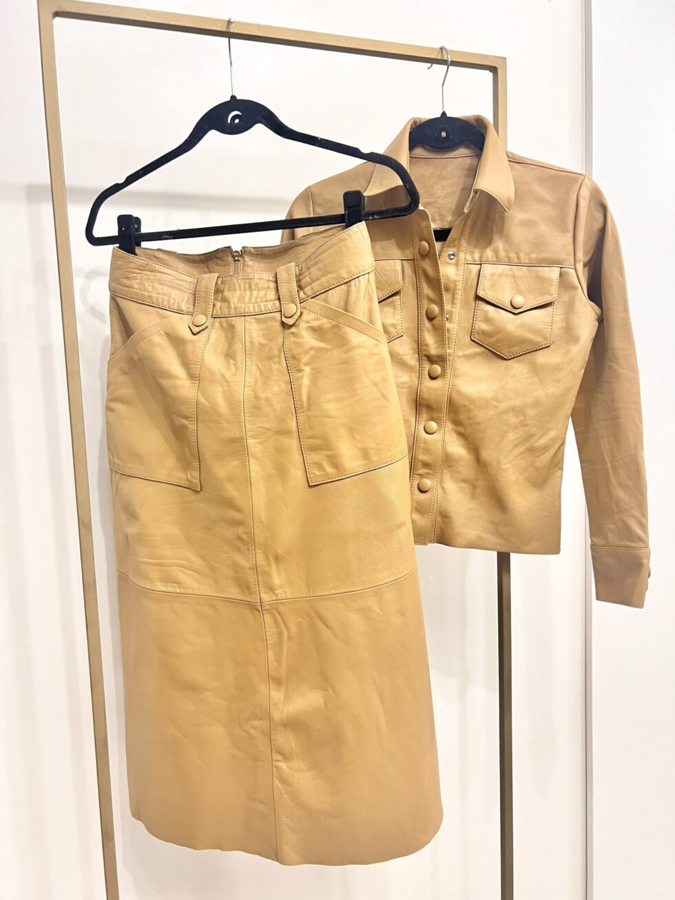 Conjunto Camisa e Saia Midi Bege - Imagem 5