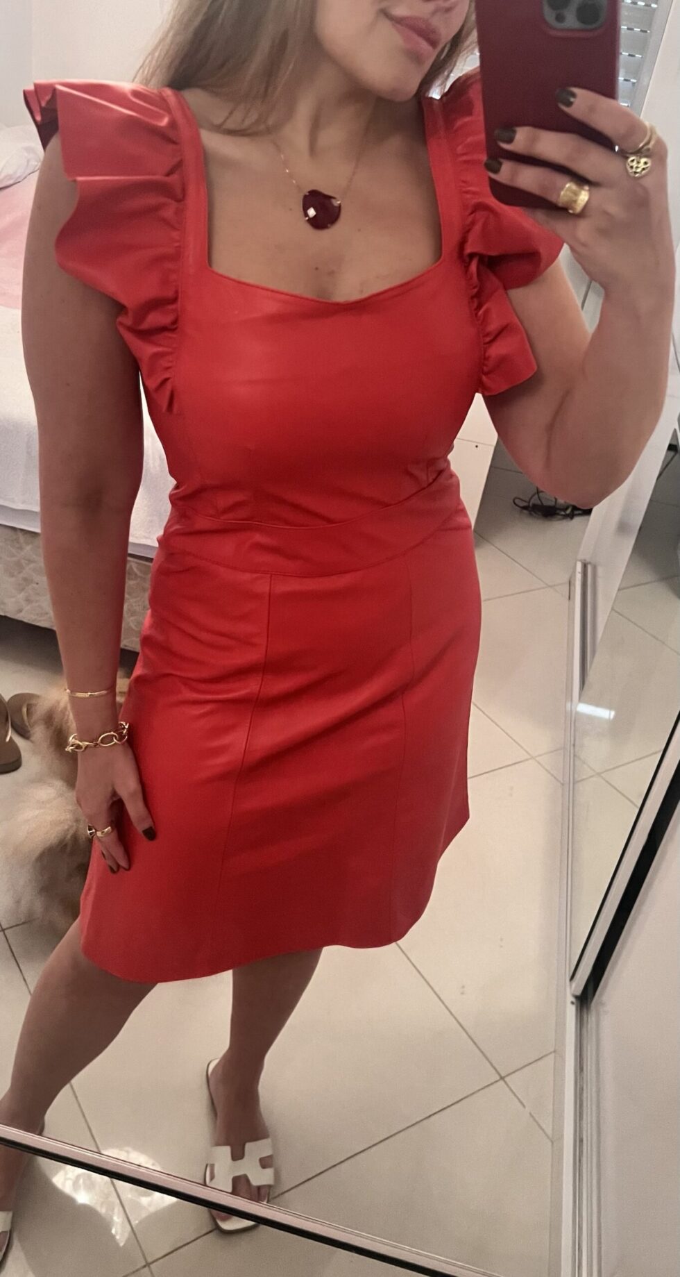 Vestido Curto Detalhe Babados