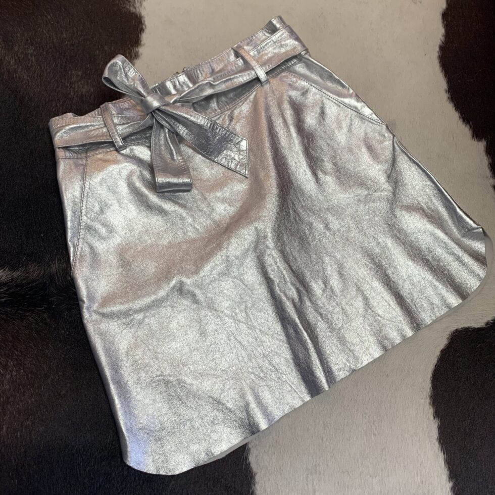 Saia Curta com Bolso Faca e Faixa