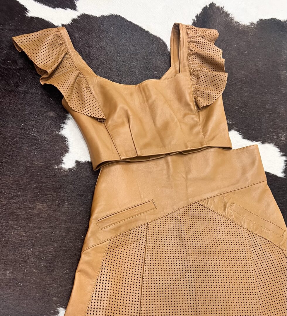 Conjunto Cropped Detalhe Babados e Saia Midi Detalhe Perfuro - Imagem 3