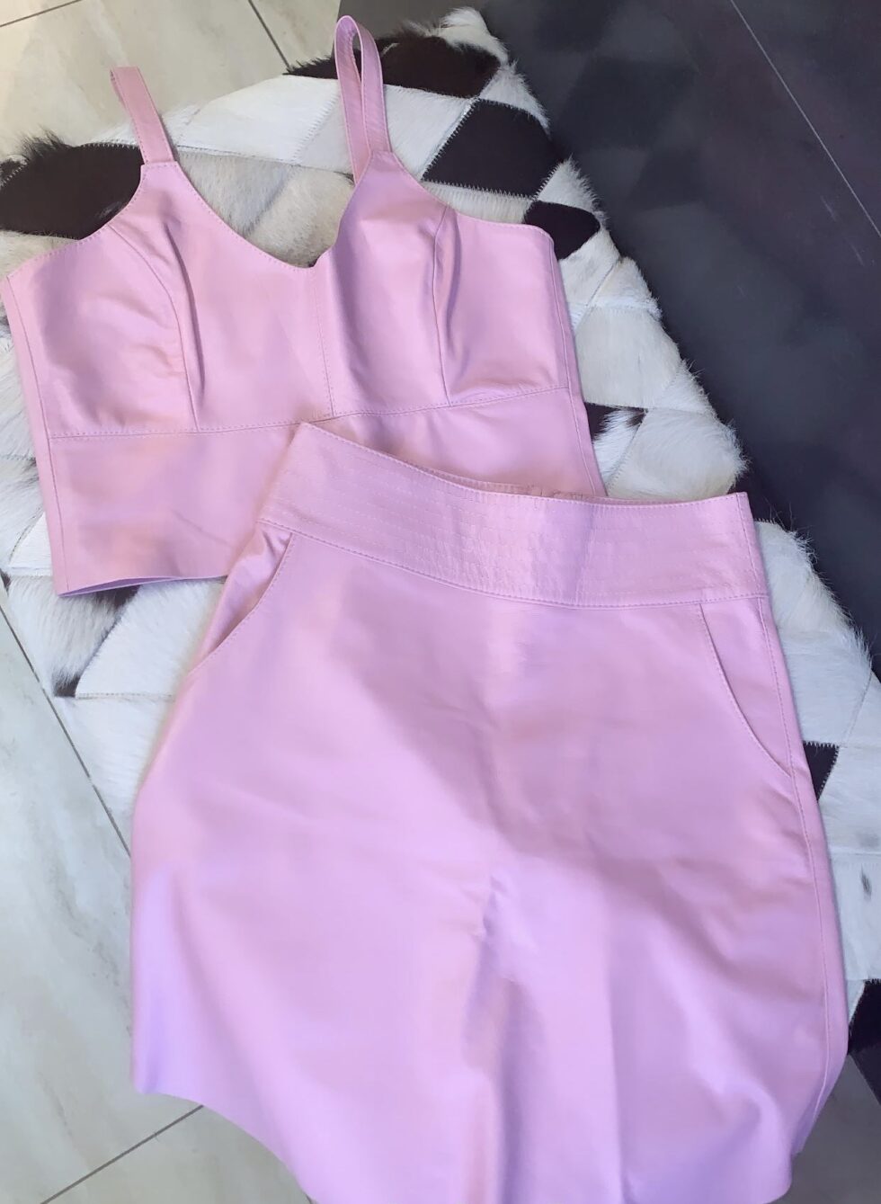 Conjunto Cropped Alcinha e Saia Curta com Bolso Faca