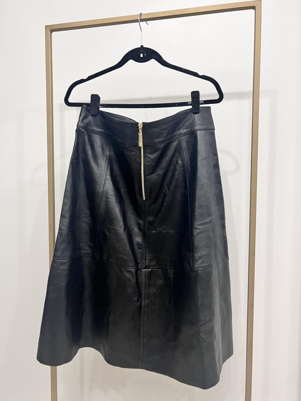 Conjunto Cropped Regata e Saia Midi Tradicional Preto - Imagem 5