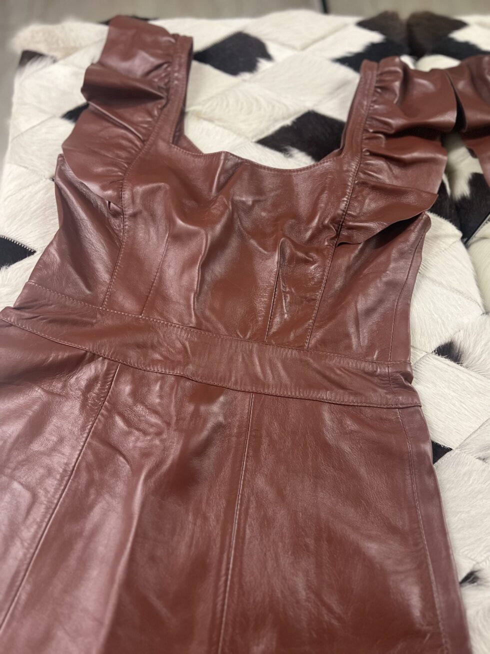 Vestido Curto Detalhe Babados I