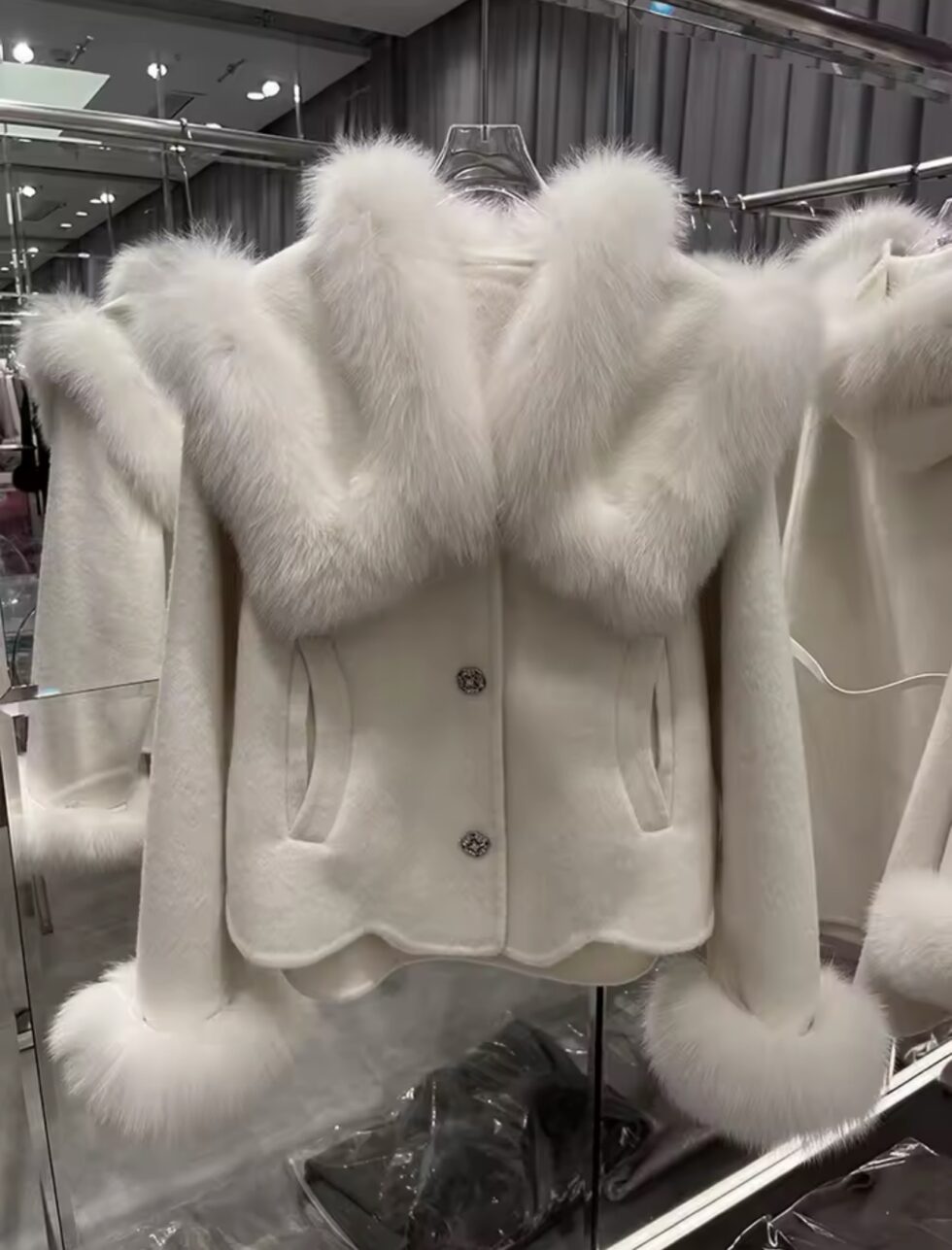 Casaco la e e pele com lapela - Imagem 2