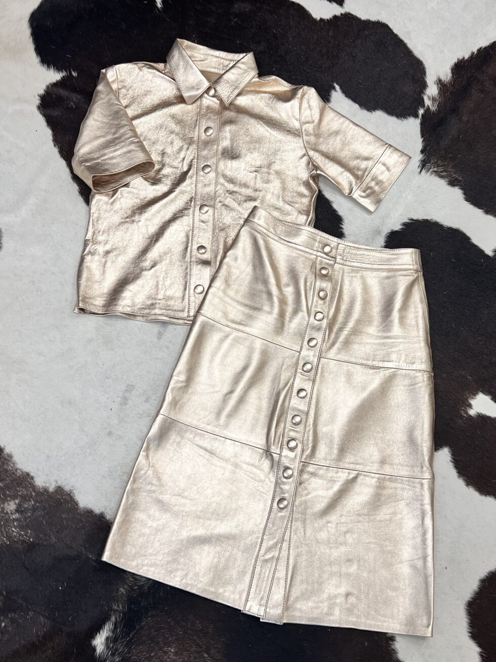 Conjunto Casaqueto Manga Curta e Saia Midi Botoes