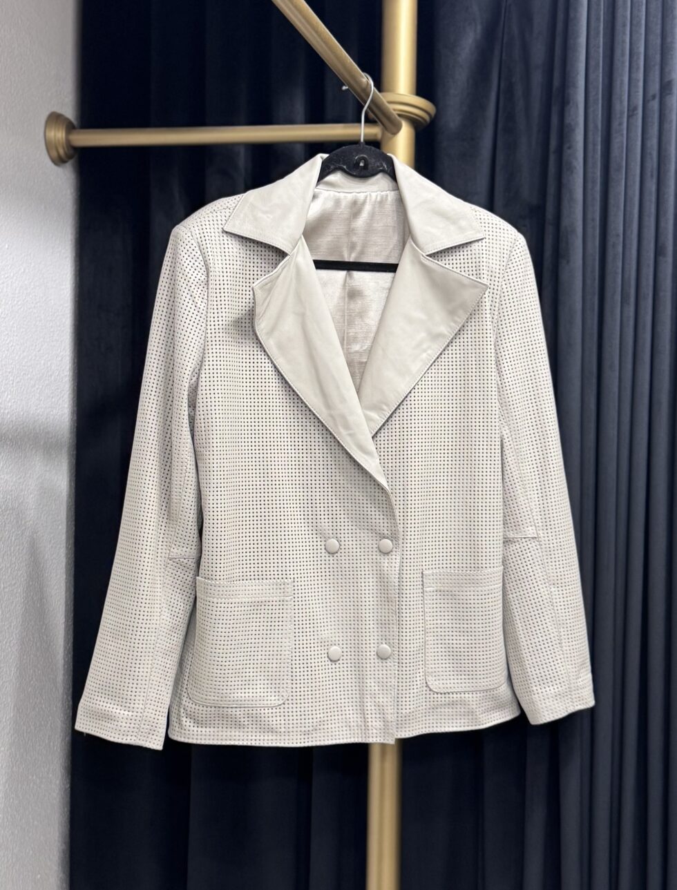 Blazer Oversized - Couro perfuro off white