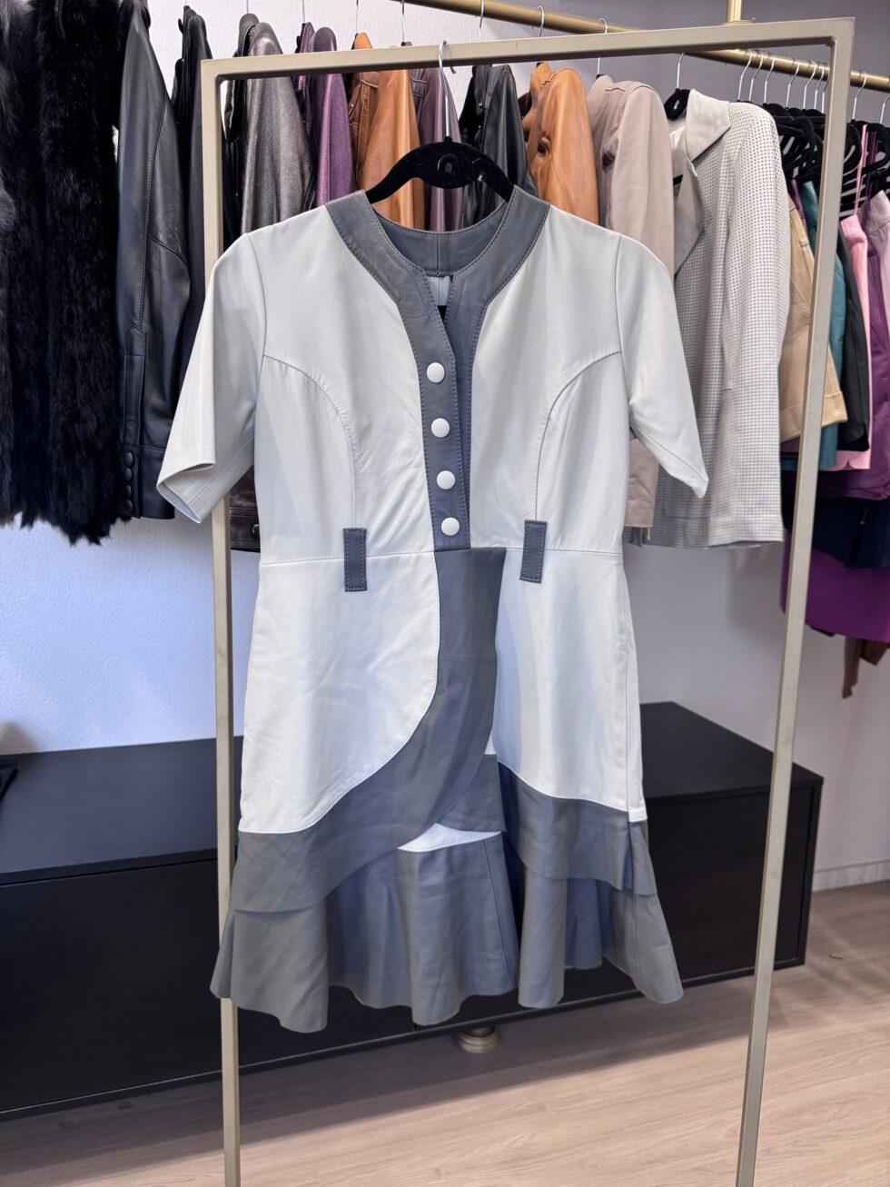 Vestido curto, manga curta - Off/cinza - 36