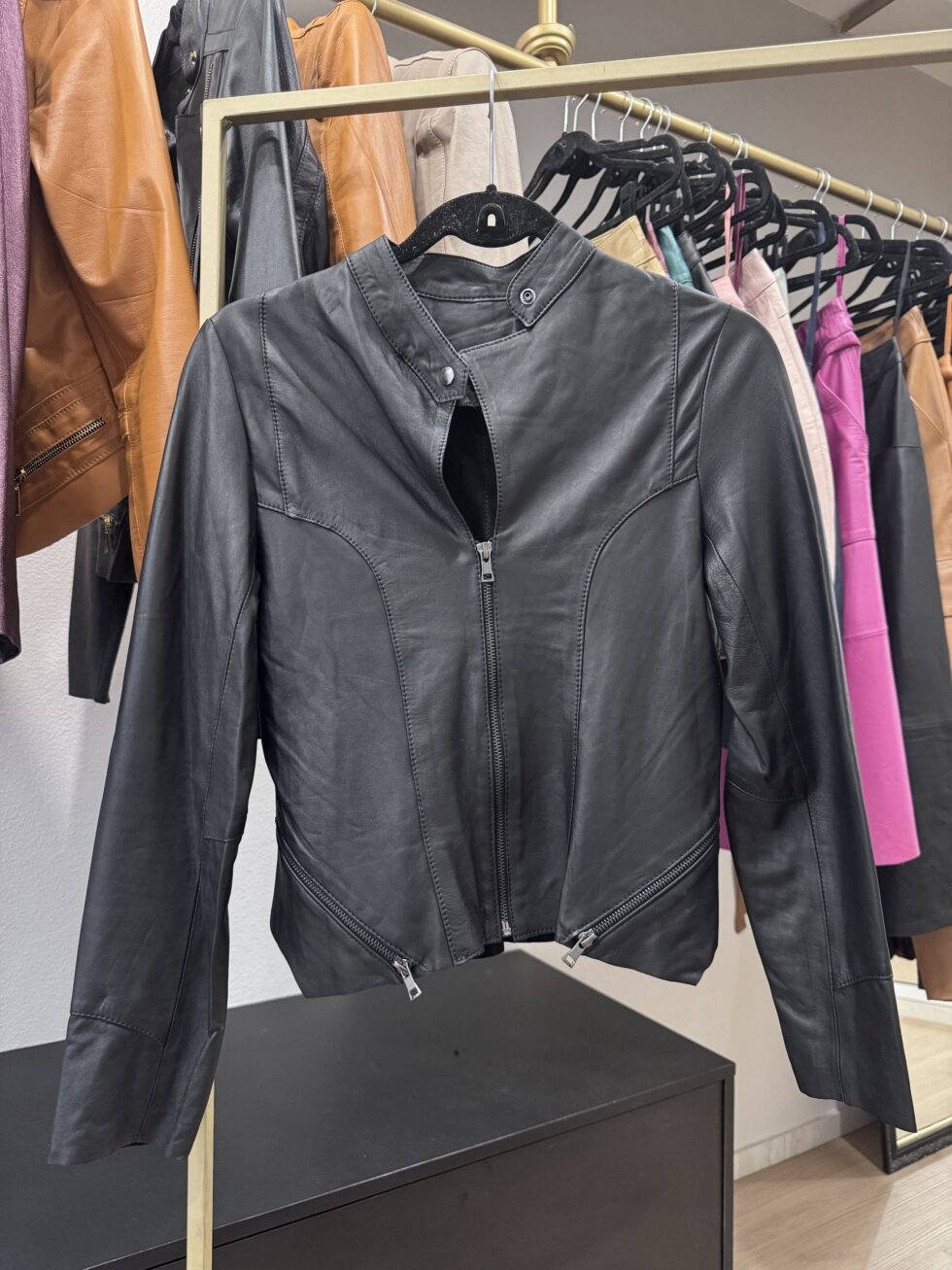 Jaqueta Acinturada Preta - P (metais pretos)