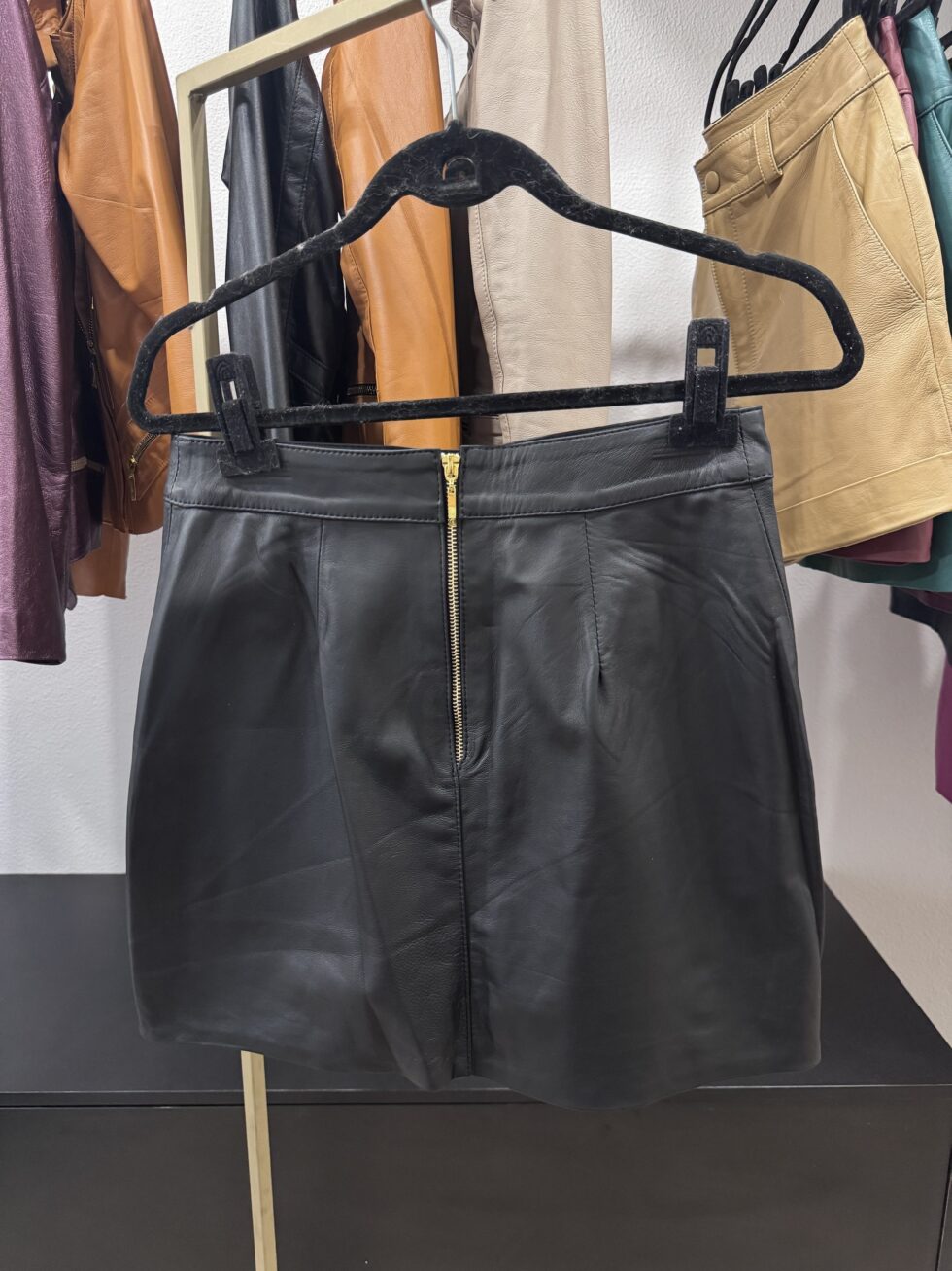 Saia curta Preta - 40 - Imagem 2
