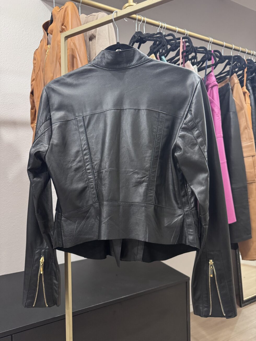 Jaqueta Biker Preta - M (metais dourados) - Imagem 2